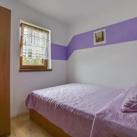 Apartment In Pula Mit Terrasse, Garten Und Grill