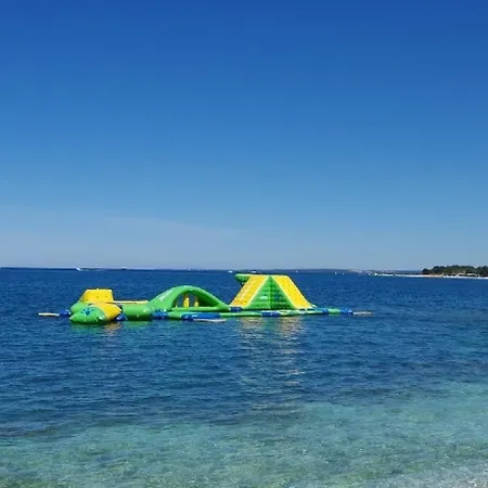 In Pula Mit Terrasse, Garten Und Grill Apartament *