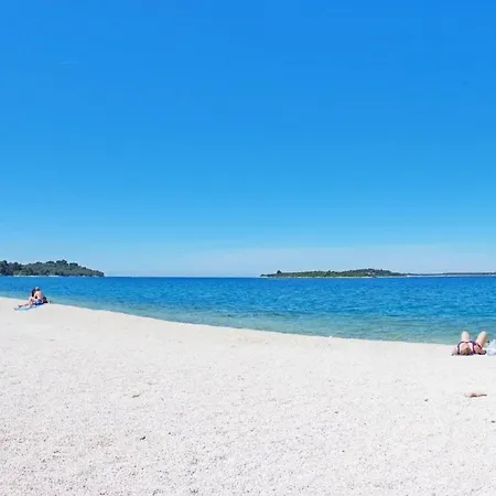 In Pula Mit Terrasse, Garten Und Grill Štinjan