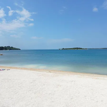 Apartament In Pula Mit Terrasse, Garten Und Grill Štinjan